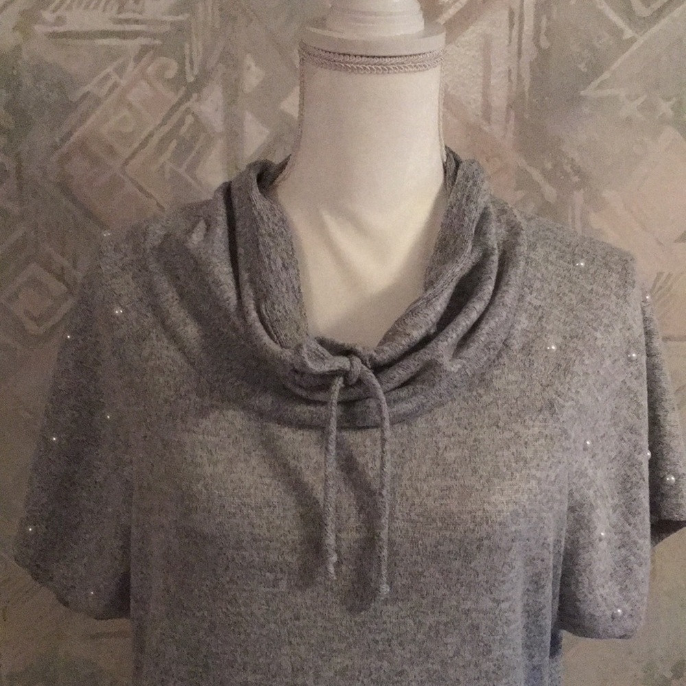 ⭐️Sweater Siren Lily grey sweater top, pearl accents short sleeves